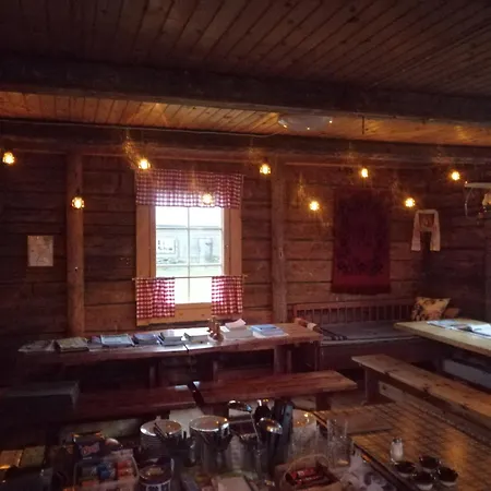 Maatilamajoitukset Yläpihan Tila *